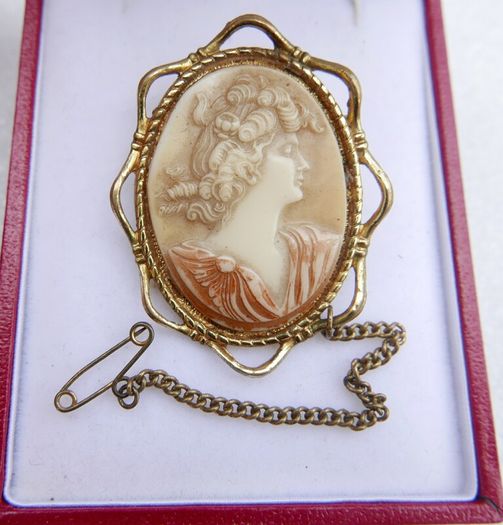 Vintage Gold Plated Shell Ornate Cameo