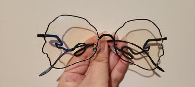 Funky Frame Shaped in Black Glasses / Sunglasses