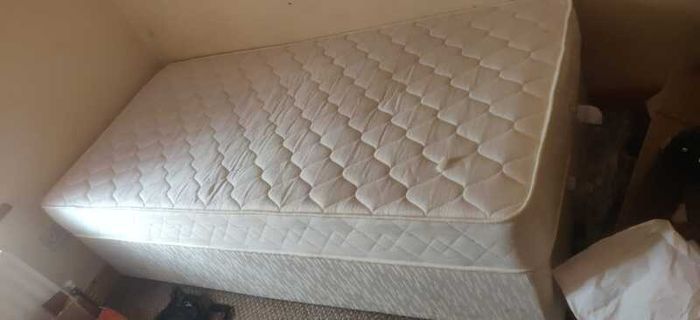 Single Bed and Matress - free to take