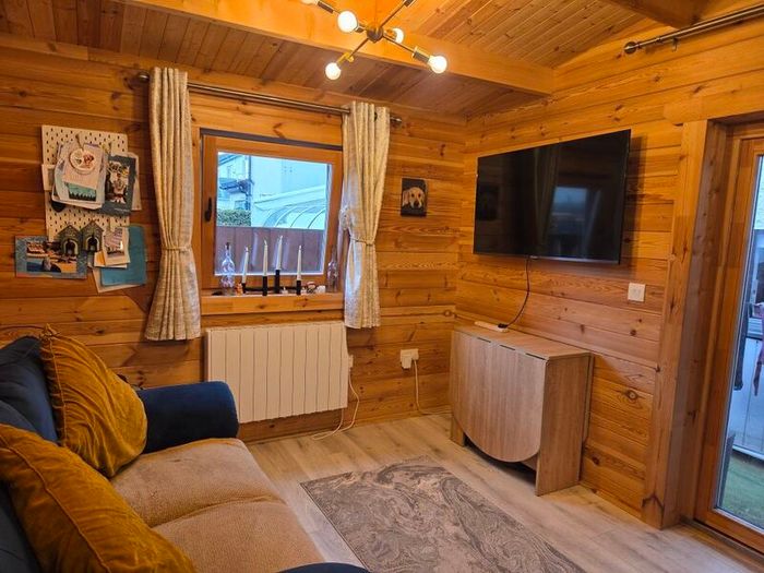 One Bed Log Cabin