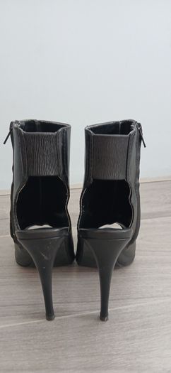 Black open toe leather Heels