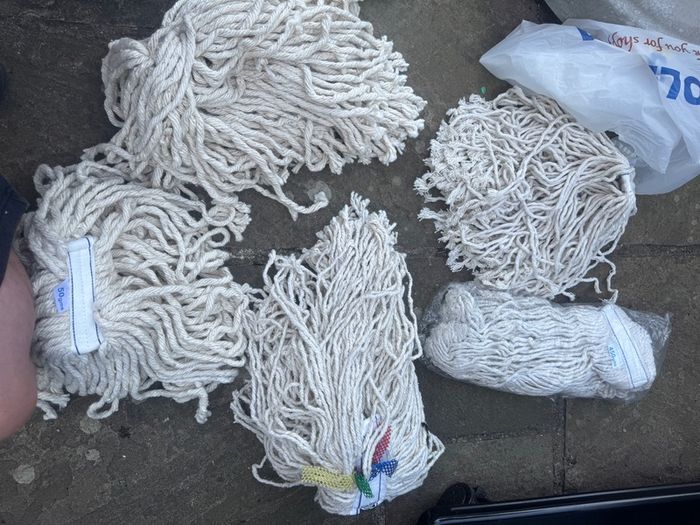 Industrial mop hanger + 5 mop heads