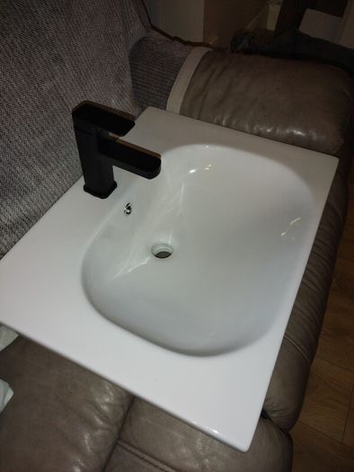 Hand basin / sink