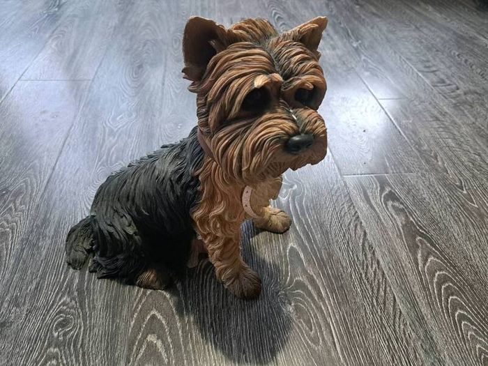 Leonardo Collection Yorkshire Terrier statue