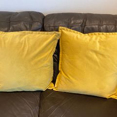 Bed sheets & cushions