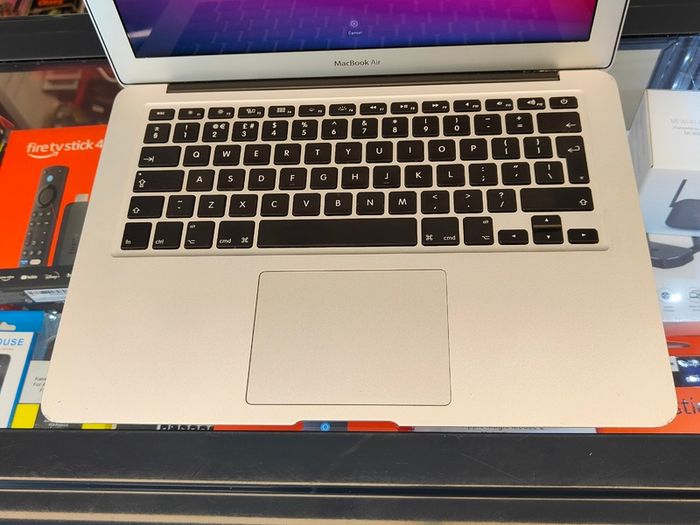 Apple Macbook Air (13"/ Early 2014) 1.7 GHz Intel Core i7 8GB RAM 256GB SSD macOS Big Sur Battery Cycle: 543