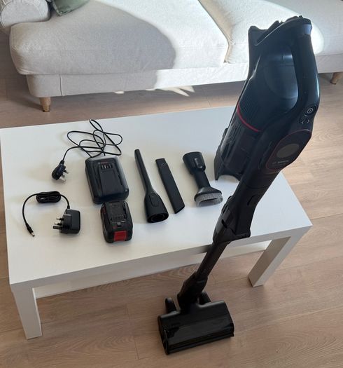 Bosch Unlimited 10 Cordless Vacuum, Black