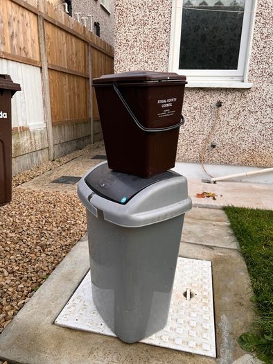 Rubish bin