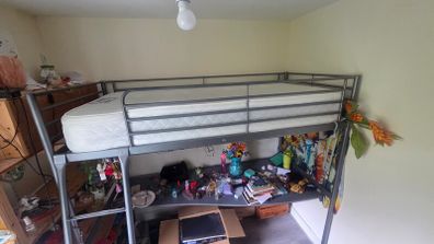 bunk bed+ metres with table