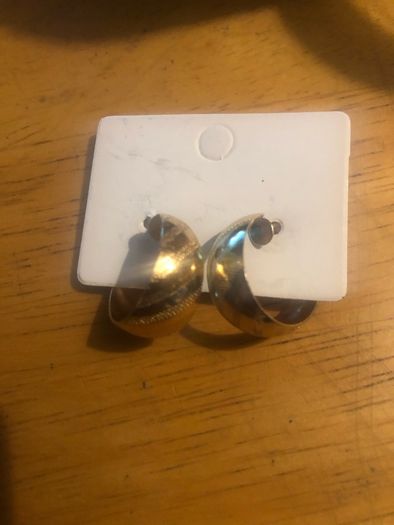 gold coloured Earrings