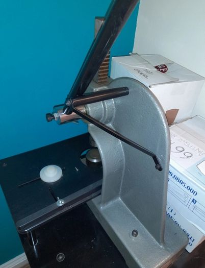 eyelet machine