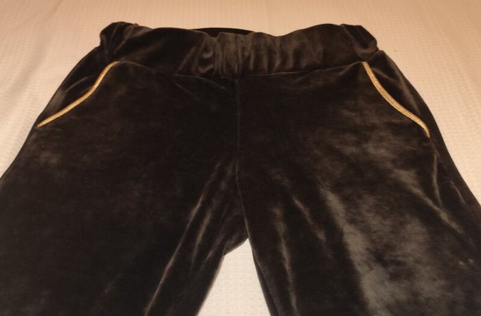 Women's Velour Joggers. Size M