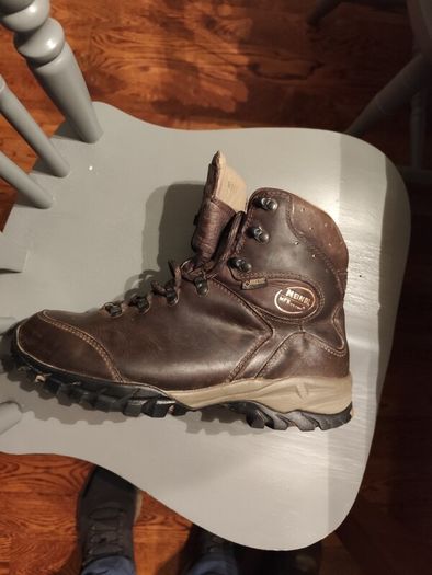 meindl Bhutan hunting hiking boots, there is another pair of meindl in the photos and a pair of Haix size 10, and lastly a pair of Mammut boots size 10, all great boots and in super condition.