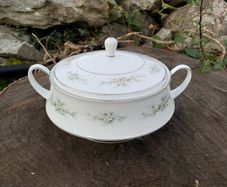 Vintage Noritake Melissa tureen