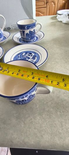 Arklow WILLOW IRELAND Blue and White inc Willow pattern 2 cup and saucers with milk jug set in saucer olso open suger bowl set in saucer 8 pices set 60.00 euro.