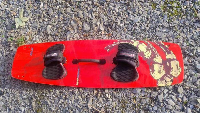 Kite surfing board
