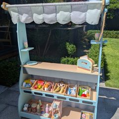 Le Toy Van Cafe