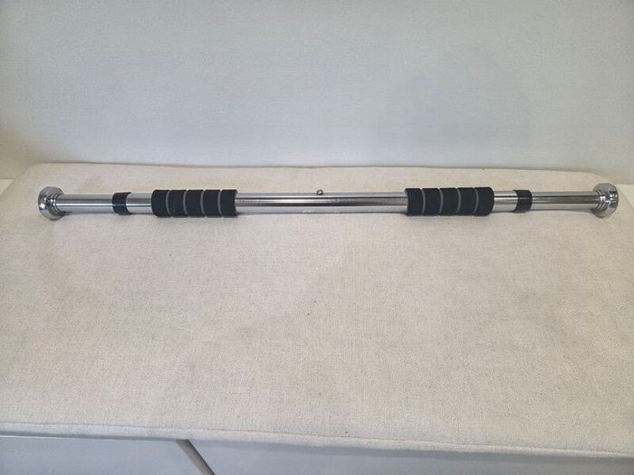 Adjustable ultrasport pull up bar for door frame