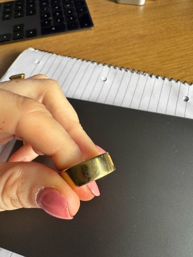 Oura Ring 4 Size 8 (Gold)