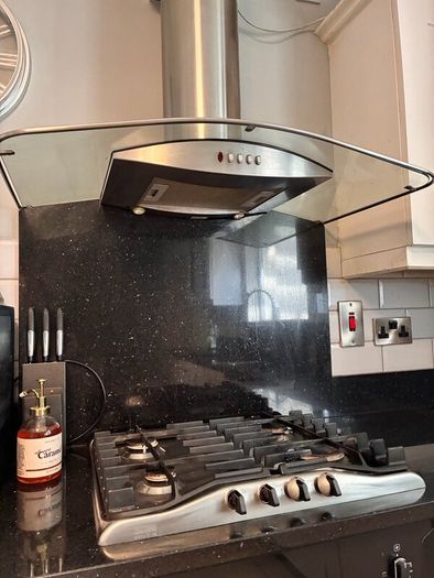 Full Kitchen, Granite Worktops and Appliances