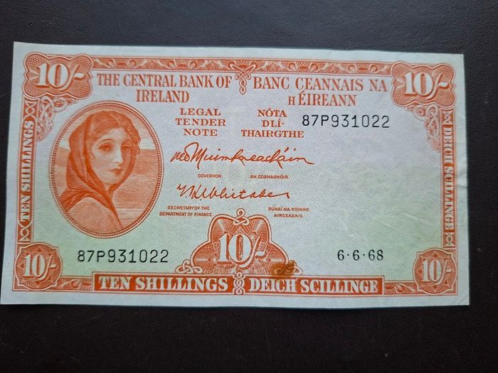 1968 Lady Lavery 10 Shillings Nice Condition!