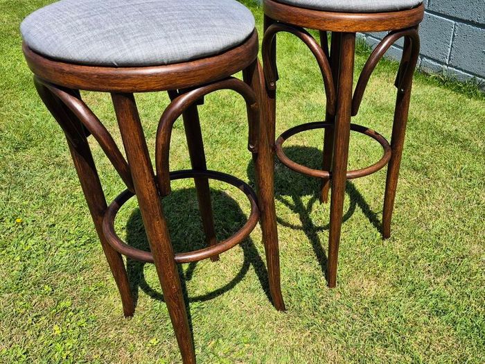 Pair of Vintage Thonet Style Bentwood Cafe Bar Stools Excellent Condition