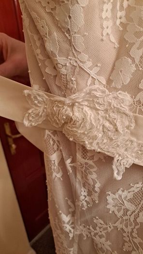 Full lace wedding dress worn once (2024)