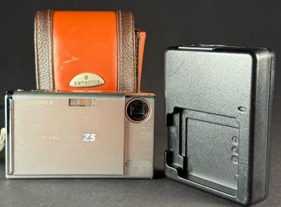 FujiFilm FinePix Z5 CCD 6.3 MP camera (read)