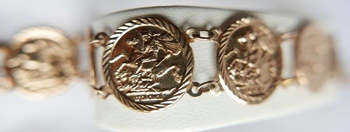 Vintage 9CT GOLD BRACELET Hallmarked 375. St. George Medallions  Bangle. length 7" - 4,45g