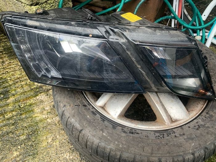 17 Skoda Octavia headlight