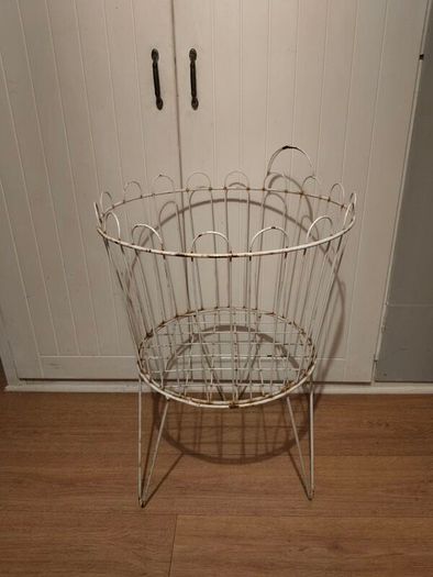 Circular Iron shop stand.