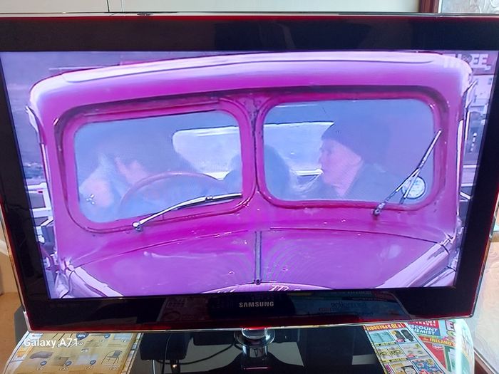 Samsung 32 inch TV, Model UE32B6000V, 4 HDMI, USB etc, Beautiful screen and picture, comes with Remote Control