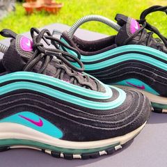 Shoe