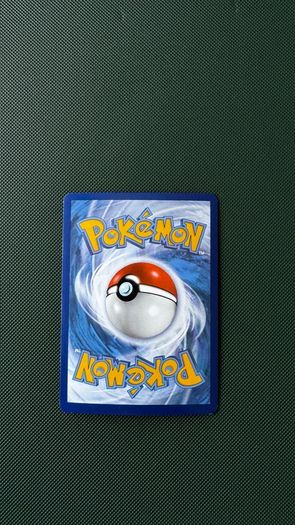 Pokemon Card: Pidgeot V - SWSH11