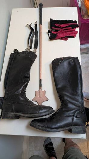 Girls horse riding gear