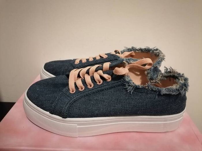 Denim shoes