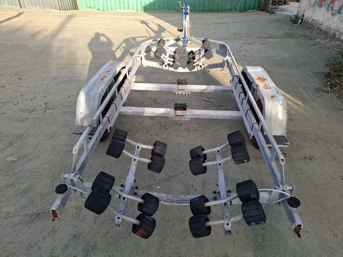 Boat trailer