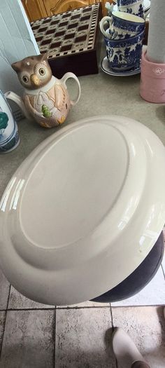 2 Items O Pottery  1- Large Platter 19.00 Euro. 40 X 31 Cm. 2-vintage Chinese Vase, 1960s 32.00