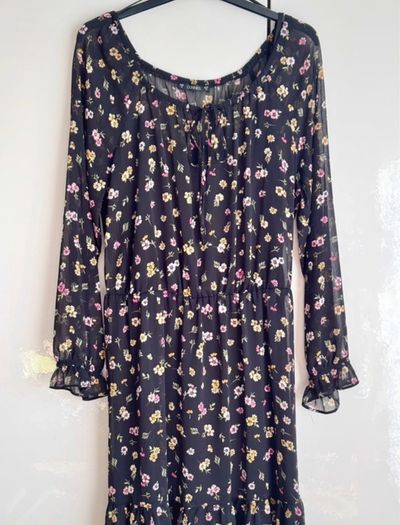 Dunnes Stores Black Floral Dress Size 14/42 - Sheer Sleeves - Knee Length