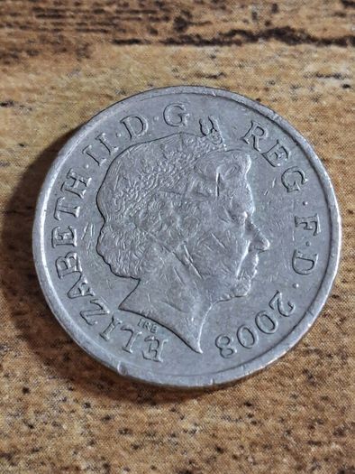 Great Britain UK 2008 One Pound Elizabeth II Coin, Royal Shield - free standard postage