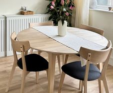 Extendable Dining Table & 4 Chairs in Excellent Condition