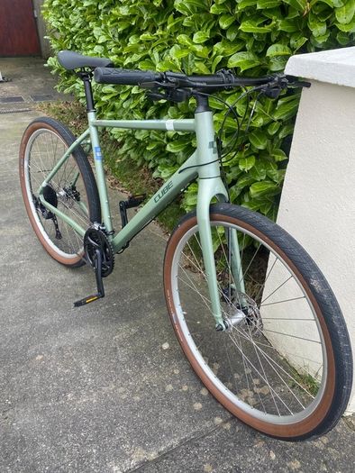 As new Cube Hyde city bicycle