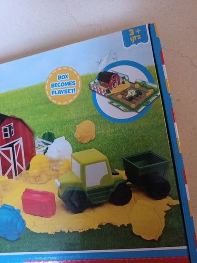 Little Tikes Play Sand & Farm Set.  Age  3+ Years. B.N.W.T
