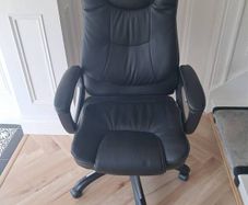 office chair and desk