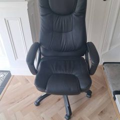 office chair and desk