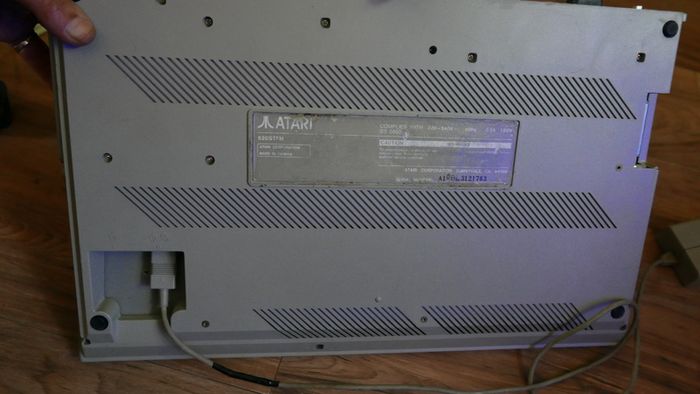 Atari 520st Video Game Keyboard Computer W Mouse  Desktop Vintage (works Well)