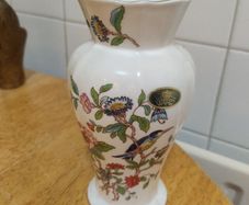 6" Pembroke Edwardian Flower Vase (Gold Trim) by AYNSLEY Fine Bone china in Excellent condition