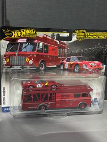 Hot Wheels Premium Team Transport Ferrari