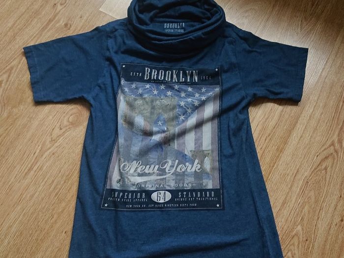 Navy Top New York. Age 12-13
