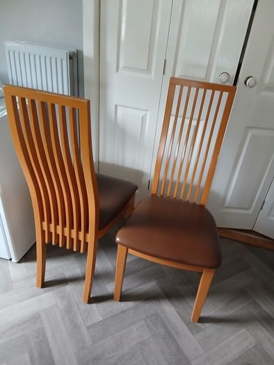 Kitchen table & 6 chairs
